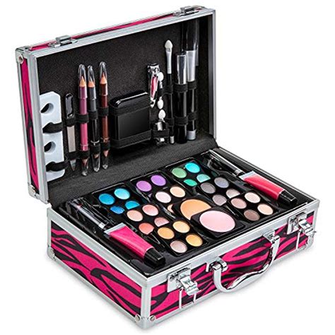 Makeup Kits + Gift Sets 